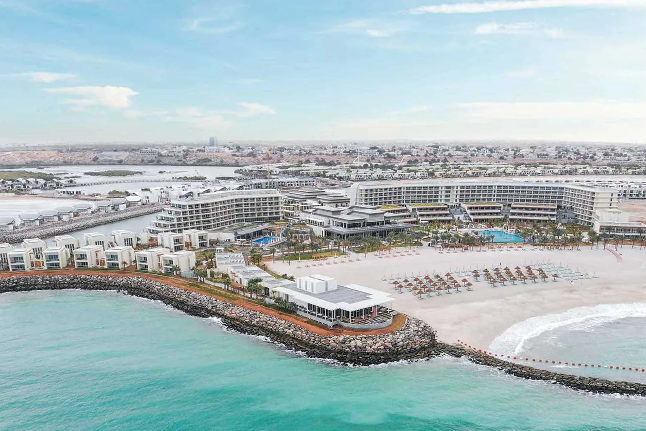 Access to luxury hotels' infrastructure