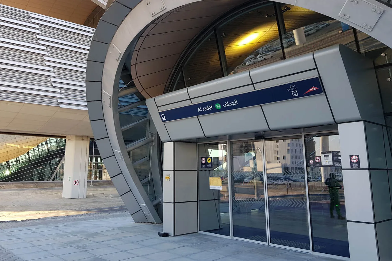 8 Minutes to the metro, well-developed transport accessibility