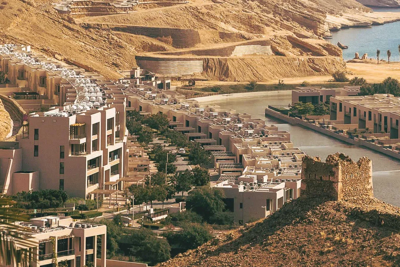 Six neighborhoods with different architectural and landscape concepts
