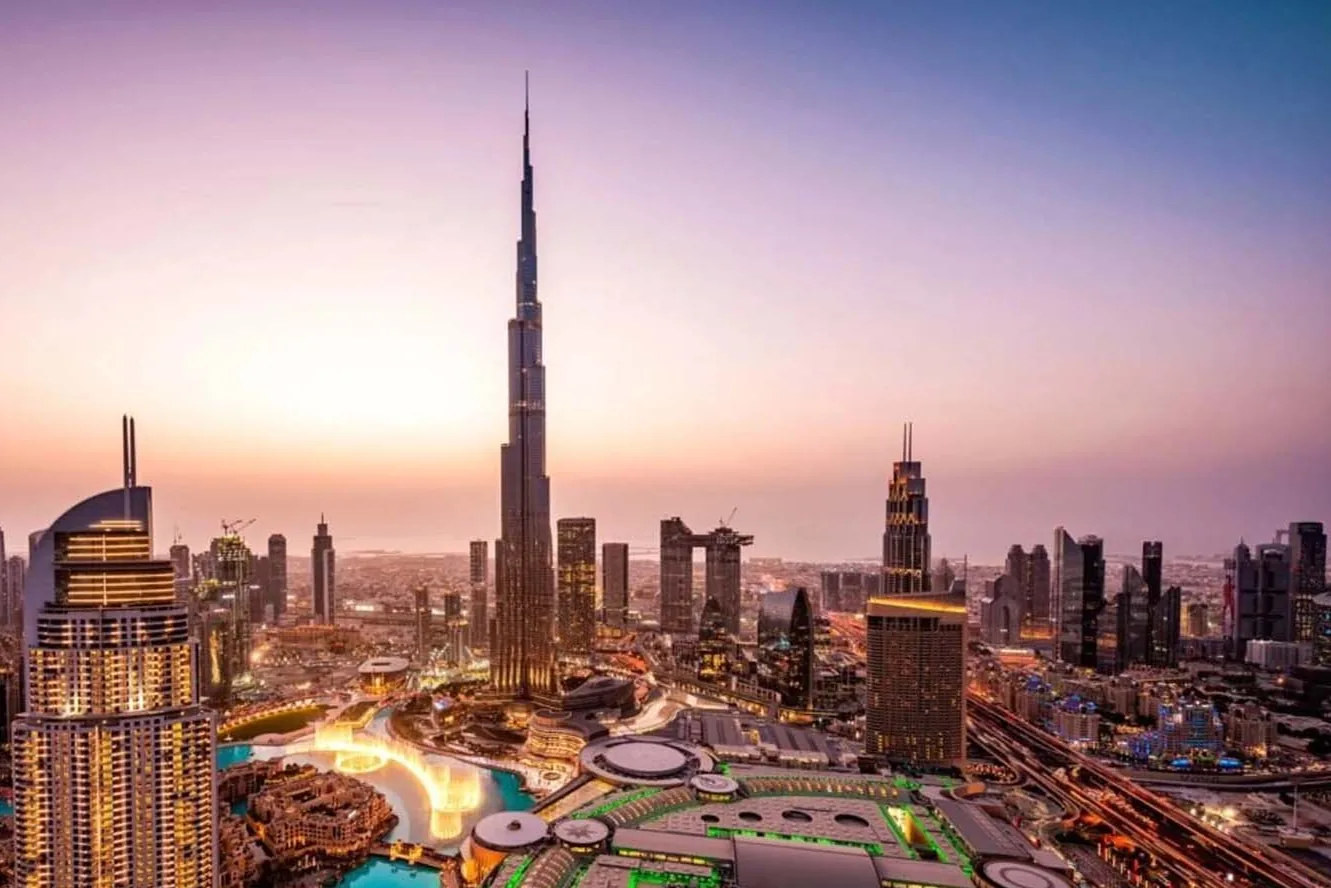 Panoramic views of iconic Dubai landmarks